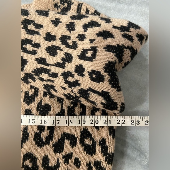 NWT No Boundaries Size L Leopard Print Long Sleeve Crew Neck Soft Comfy Sweater - Picture 10 of 12
